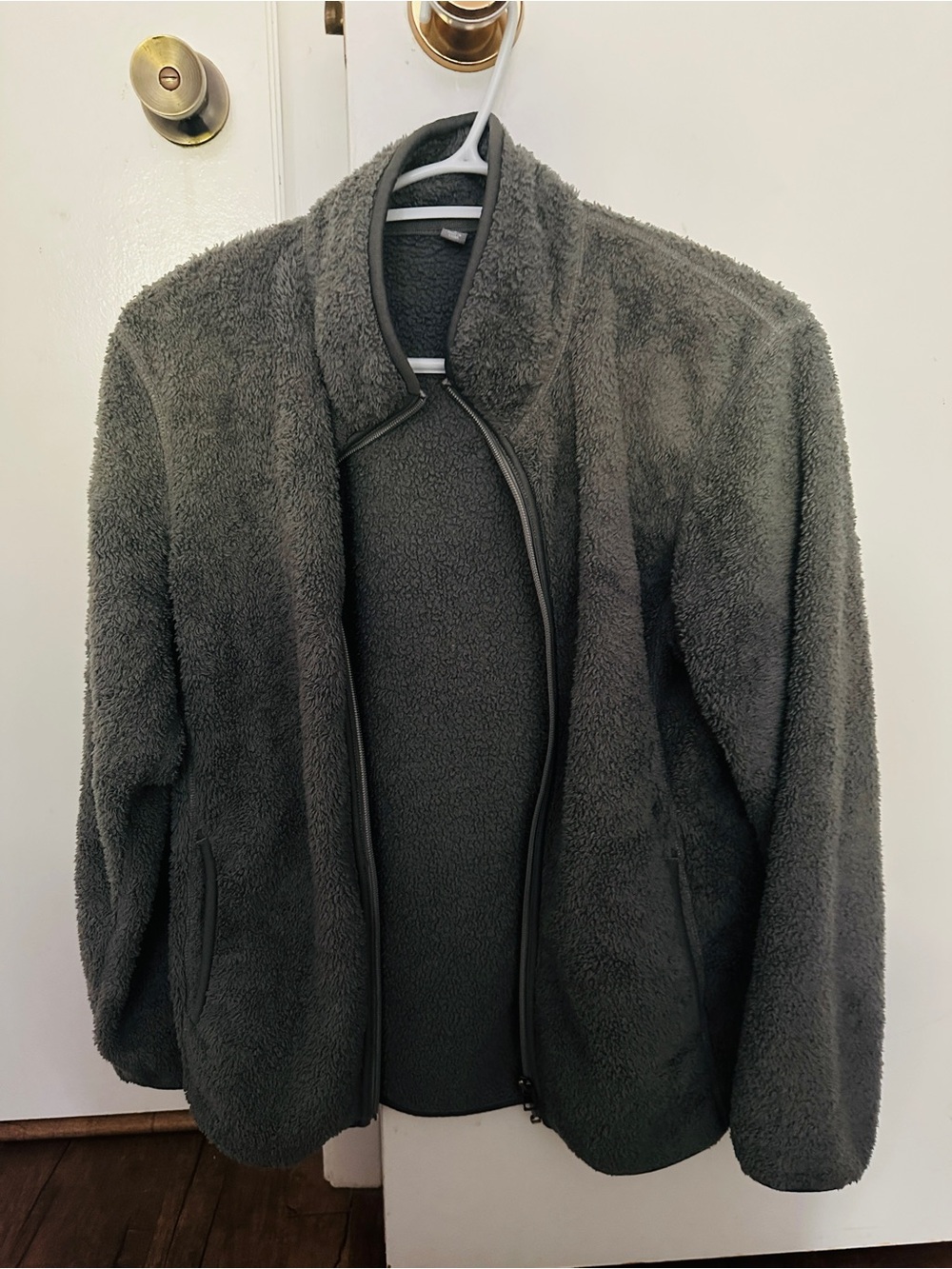 Uniqlo Men's Dark Gray Sherpa Fleece Zip Jacket